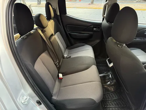 Mitsubishi L200 2.4 Cabina Doble 4x2 Mt