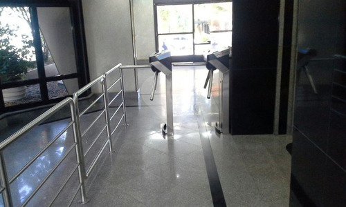Conjunto Com 70m² De Área Útil, Com 2 Wcs Masculino E Feminino, Copa E Vagas Na Garagem - 353-im121730