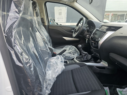Nissan Navara Dc Xe 2.3D Mt 4Wd