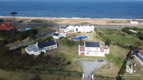 Espectacular Mansion Frente Al Mar, Playa Mansa.