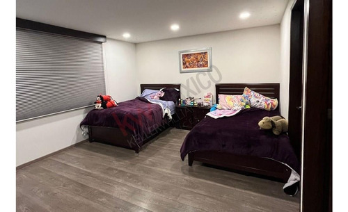 Casa En Venta, En Condominio Cerrado En Interlomas