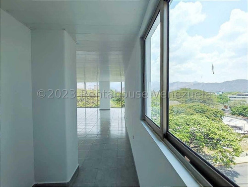 Oficina En Venta Torre Arabica Urb La Arboleda Maracay Con Iluminacion Natural Lista Para Firmar Kg:23-29263