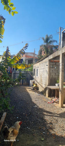 Casa Com 3 Quartos , Sala , Cozinha E Estrutura.