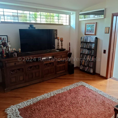 Ss: Vende Casa 24-13892 En Cumbres De Curumo De 832 M2. De 5h/7b/4pe