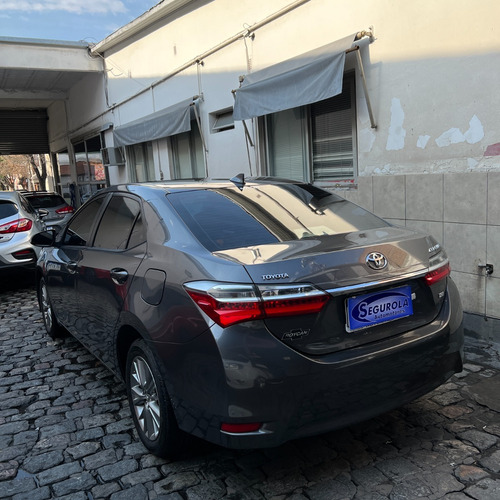Imagen 4 de 16 de Toyota Corolla Xei 4p 2017