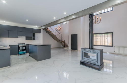 Imagen 22 de 30 de Venta · Casa A Estrenar De Categoría En Moreno · Pileta · Patio · Balcón · Financia · Permuta