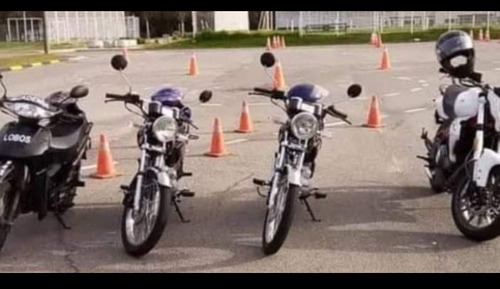 Imagen 2 de 4 de Academia De Motos Lobos