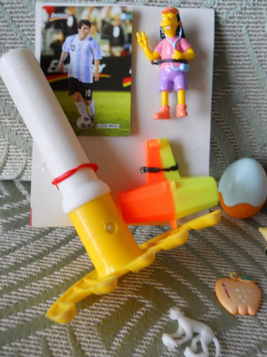 Bolsa Con 13 Juguetes Surtidos + Figurita De Messi + Sticker