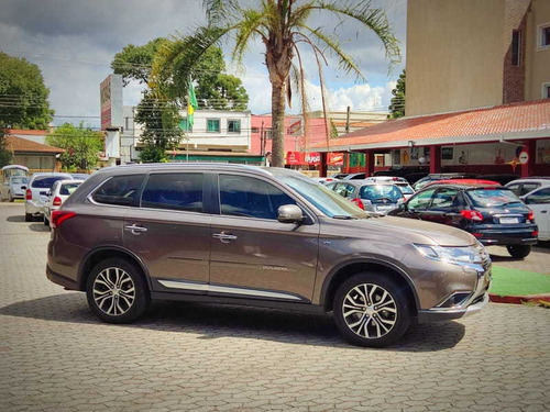 Imagem 2 de 15 de Mitsubishi Outlander 4x4-at 3.0 V-6 4p 2018