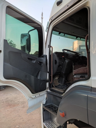 Imagem 6 de 12 de Mb Axor 2544 6x2 Teto Alto E Automático 2013