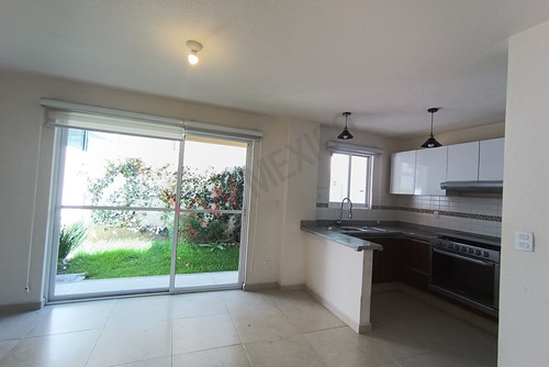 ¡descubre Tu Nuevo Hogar! Casa Moderna De 3 Recámaras, 3 Baños Y Estacionamiento Para 2 Autos...