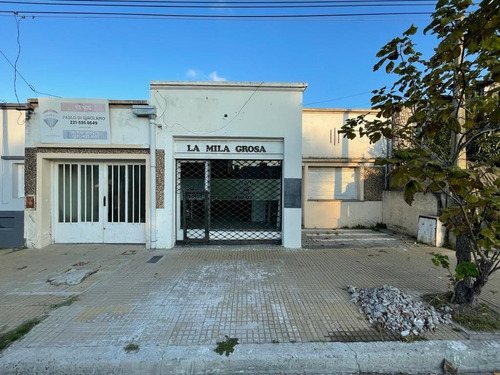 Casa Venta Con Local; 3 Dormitorios; Parque; Centro Ensenada 