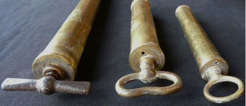 Imagen 3 de 4 de Antiguos Engrasadores De Automóvil De Bronce (los 3). 27041