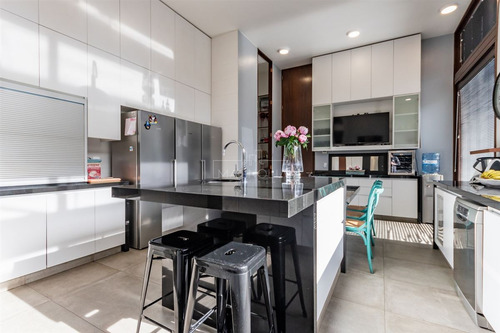 Casa En Venta De 6 Dorm. En Lo Barnechea