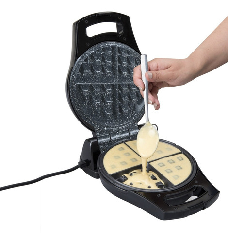 Maquina Para Waffles Waffle Maker Blanik Bwm032