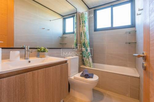 Casa En Venta De 3 Dorm. En Pichilemu