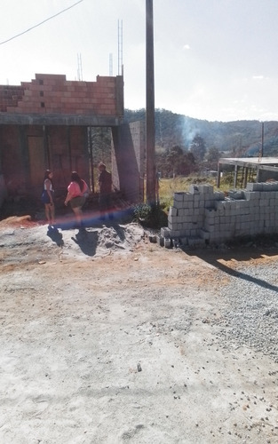 Lote Em Condomínio Fechado De ( Médio Padrão )