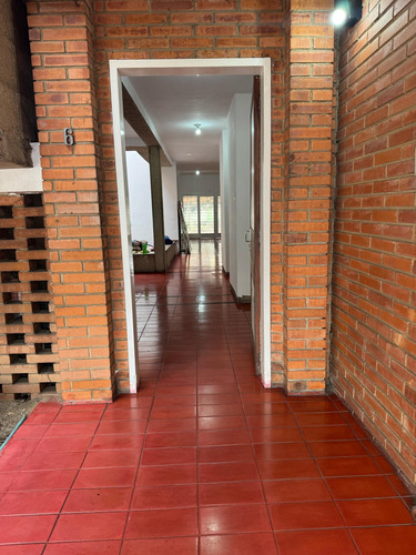 En Venta De Casa Ubicada Urb. Los Caobos Mcy.