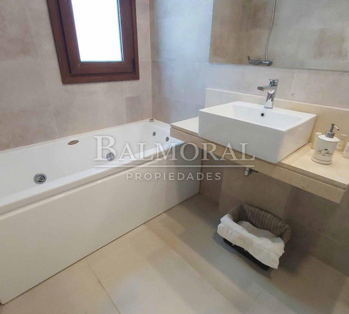 Imagen 21 de 30 de Departamento En Alquiler - Zona: Pinamar Centro / Ref: 3003