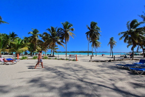 Apartamento Remodelado Y Amueblado A Pasos De La Playa En Boca Chica