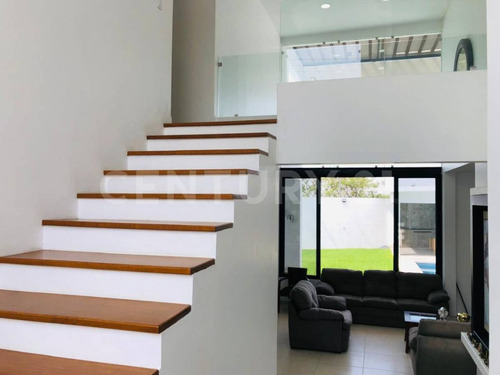 Casa En Venta En El Centro De Oaxtepec, Yautepec, Morelos.