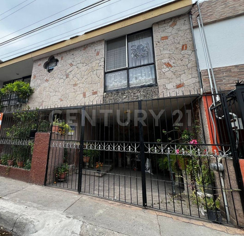 Casa En Venta En Jardines Del Bosque