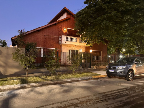 Casa Remodelada Con Pileta Zona Residencial 