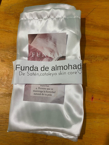 Fundas De Saten Con Solapa X 2 Unid Y 2 Scrunchie De Regalo Blanco