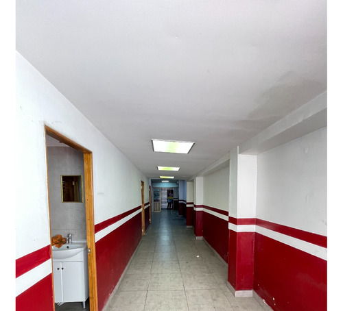 Excelente Local Comercial Con Estacionamientos En Apoquindo