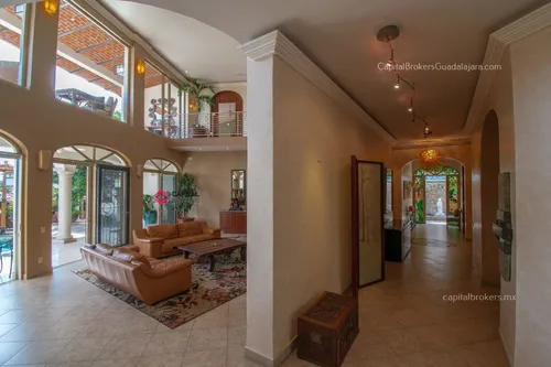Casa De Lujo En Venta En Ajijic Con Alberca Y Terraza Con Vista A La Laguna