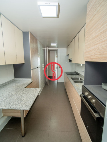 Imagen 8 de 20 de Se Vende Amplio Departamento Con Preciosa Vista Al Mar