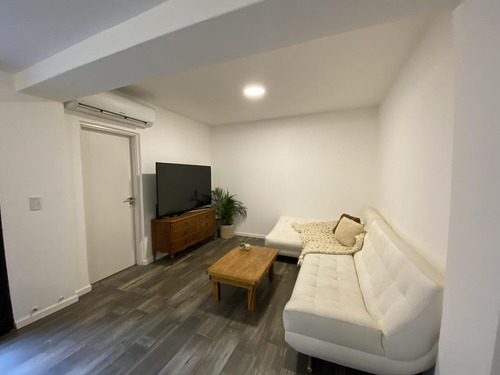 Imagen 8 de 15 de Casa Pasillo 1 Dormitorio + Comodin, Patio Y Terraza!