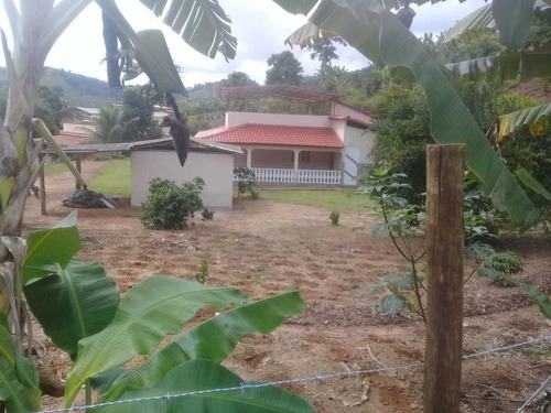 Chácara Com 4 Quartos E 2 Banheiros
