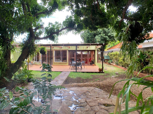Imagen 2 de 8 de Venta Amplia Casa En Las Praderas
