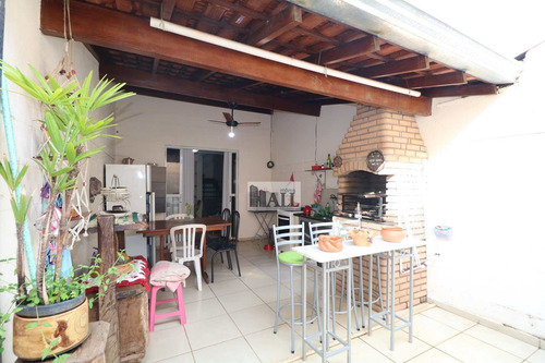 Casa À Venda No Condomínio Borguese I Com 2 Quartos, 2 Vagas - V8101