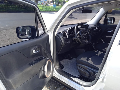 Jeep Renegade Sport Plus 1.8 A/t 4x2 Plata 36.700 Kms