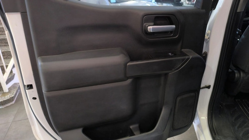 Chevrolet Silverado PAQ E. WT DOBLE CABINA 4X2 MOTOR V6 4.3L