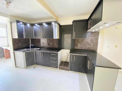 Amr Vende Bonito Apartamento En Los Kioskos Piso 1