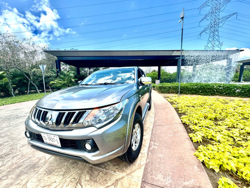 Mitsubishi L200 2.4 Cabina Doble 4x2 Mt