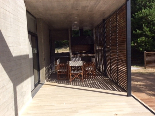 Moderna, Cemento Armado En Dos Lotes, Master Suite Ny 2 Mas