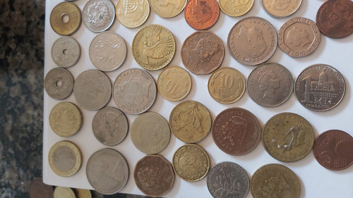 Vendo Moedas De Vários Países Uma Verdadeira Diversidade