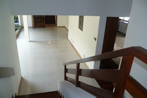 Imagen 8 de 14 de Venta Amplia Y Cómoda Casa De 1.199mts. Cumbres De Curumo En Calle Cerrada