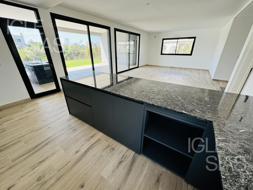Casa En Venta Al Lago En El Canton - Golf, Escobar.