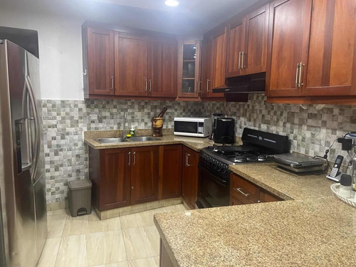 Se Vende Amplio Apartamento En Los Restauradores