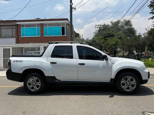 Renault Duster Oroch 1.3 turbo Intens 4x4 mecanica