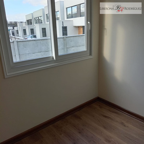 Casa En Venta De 4 Dorm. En Quilpué