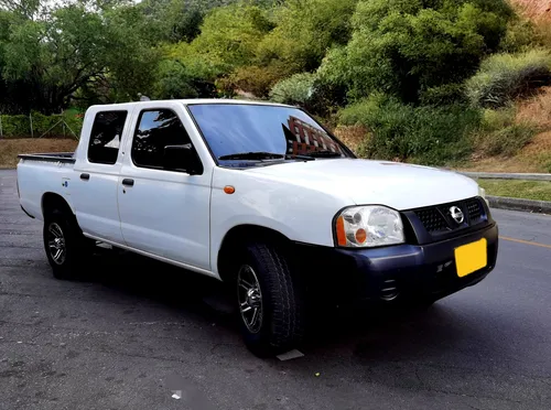 Nissan Frontier 2.4L DOBLE CABINA 4x2