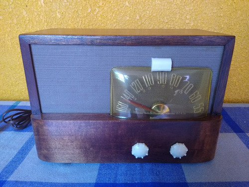 Radio De Bulbos Emerson / Madera / De 1947
