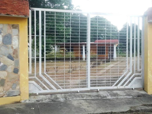 Venta Casa En Urb. La Esperanza, Tocuyito