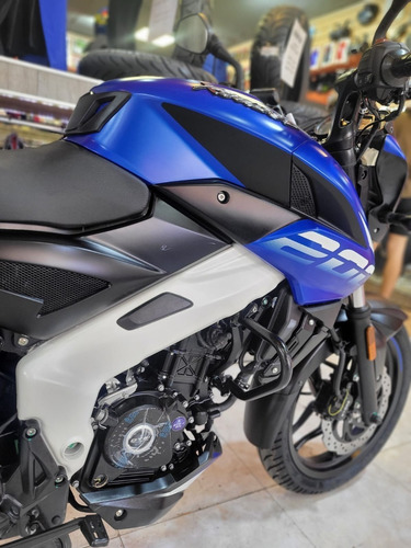 Imagen 10 de 22 de Bajaj Rouser Ns 200 0km Tamburrino Motos